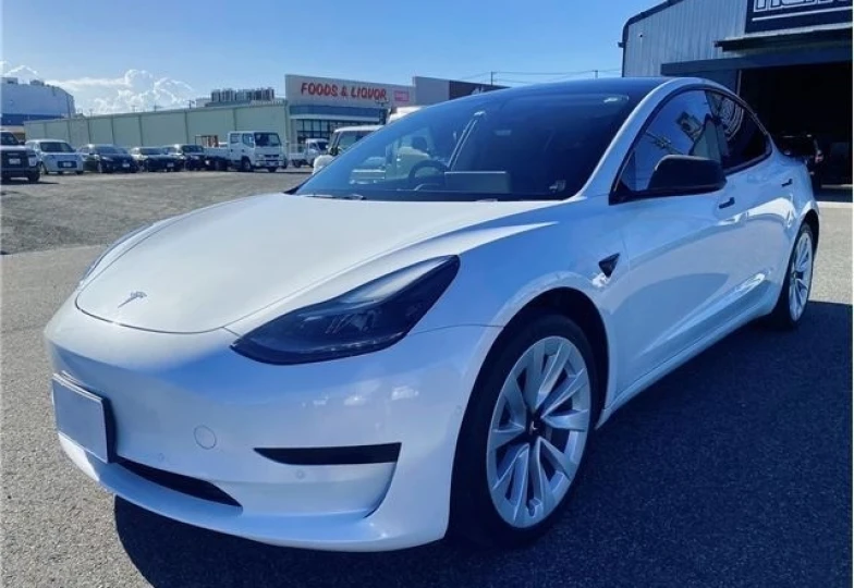 Tesla Model 3 Белый