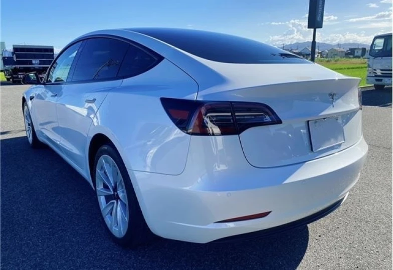 Tesla Model 3 Белый