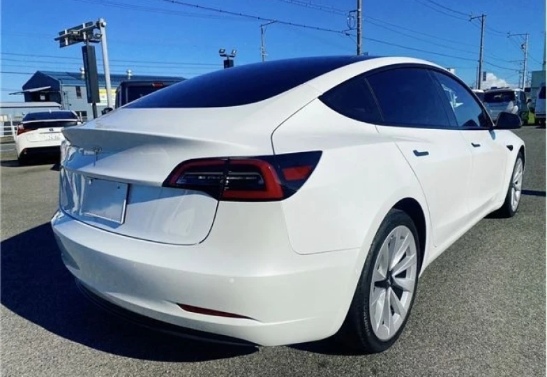 Tesla Model 3 Белый