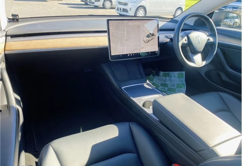 Tesla Model 3 Белый