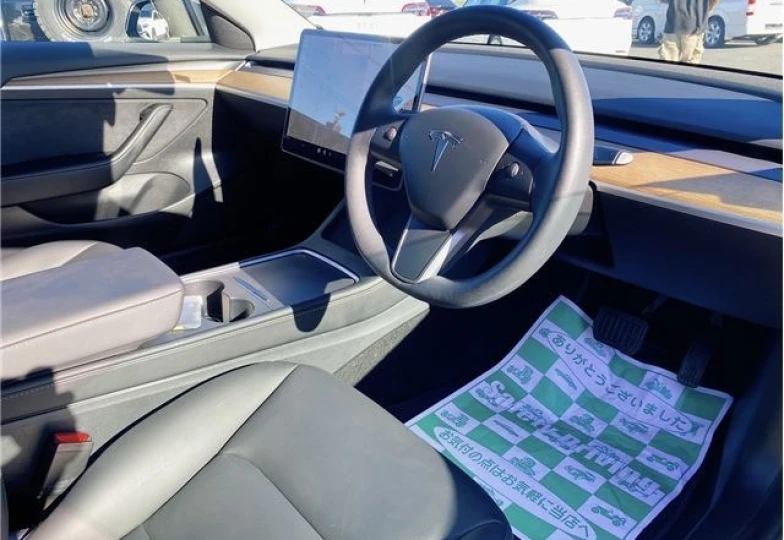 Tesla Model 3 Белый