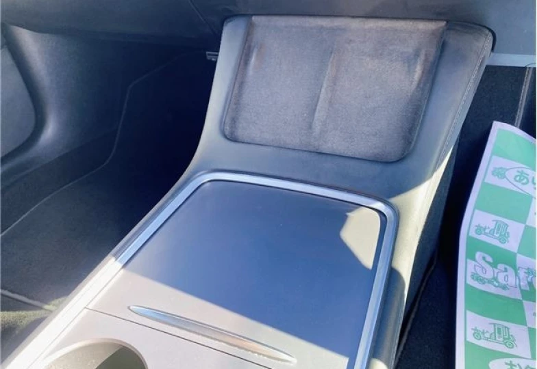 Tesla Model 3 Белый