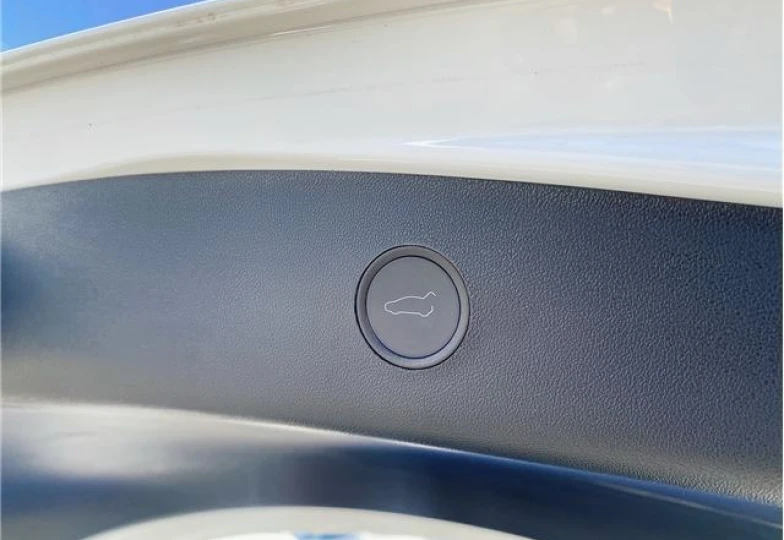 Tesla Model 3 Белый