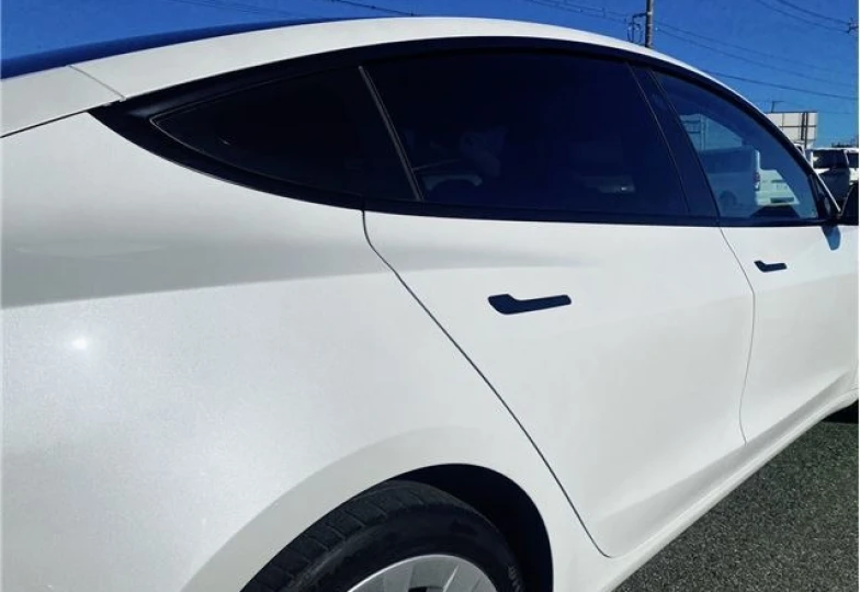 Tesla Model 3 Белый