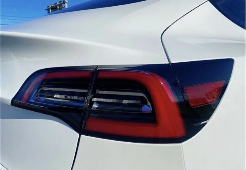 Tesla Model 3 Белый