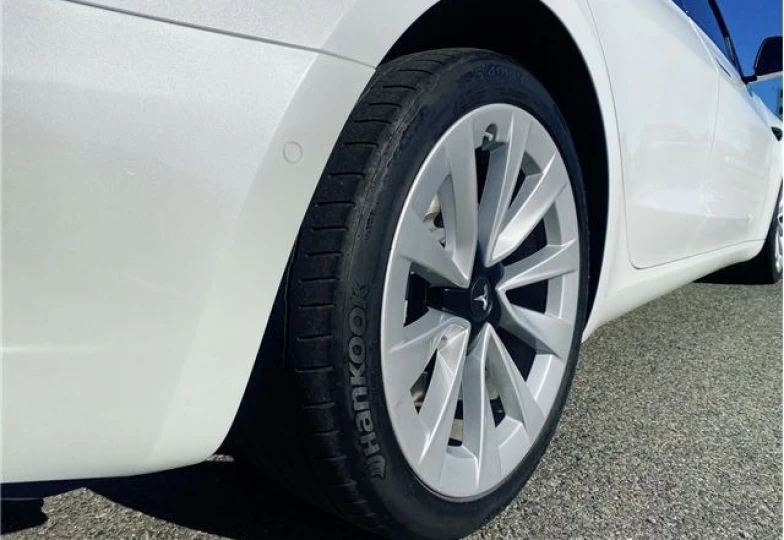 Tesla Model 3 Белый