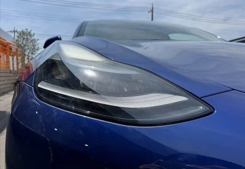 Tesla Model 3 Синий
