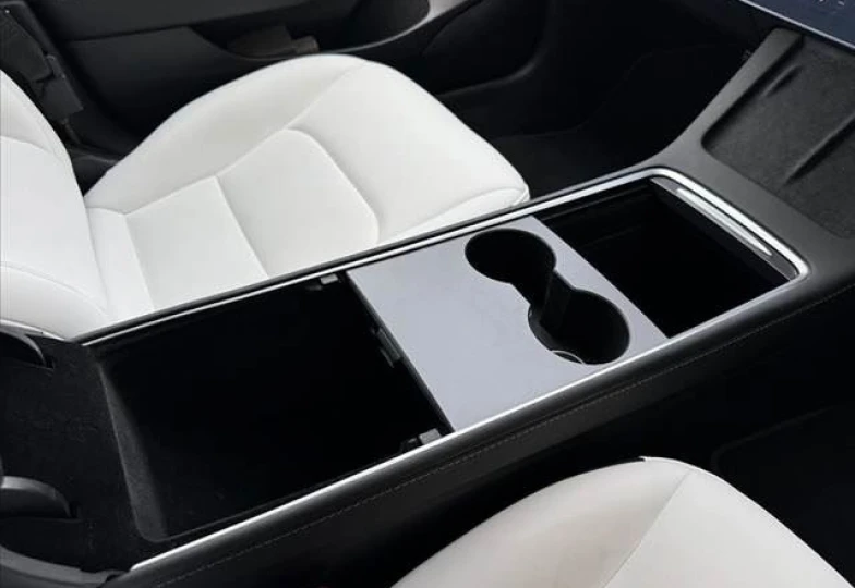 Tesla Model 3 Синий