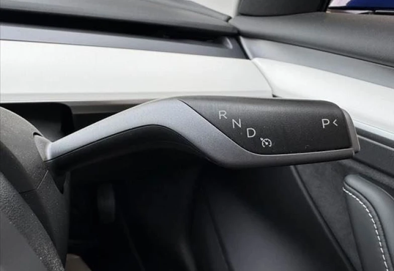 Tesla Model 3 Синий