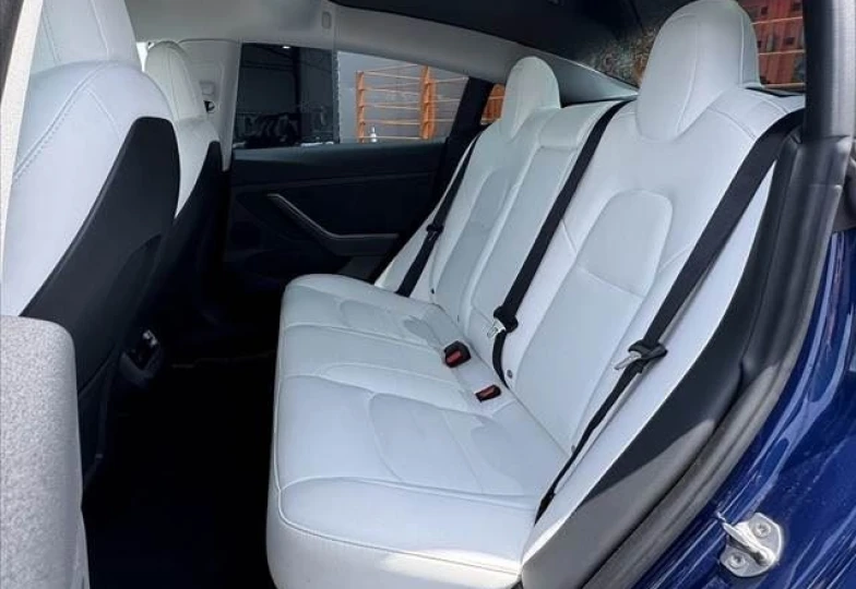 Tesla Model 3 Синий