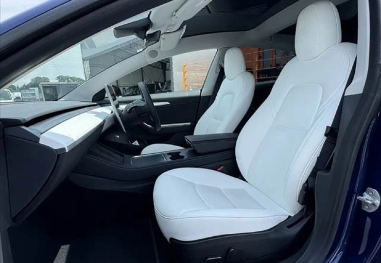 Tesla Model 3 Синий