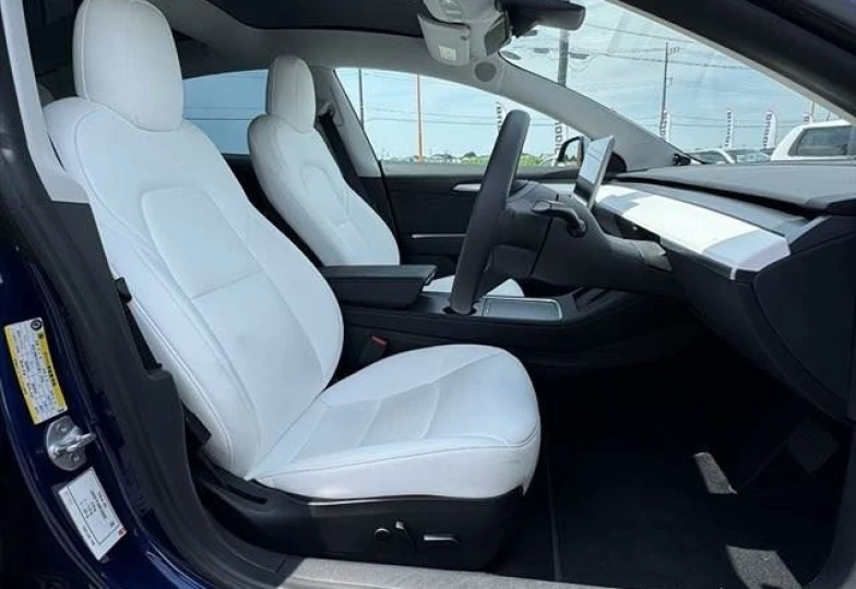 Tesla Model 3 Синий