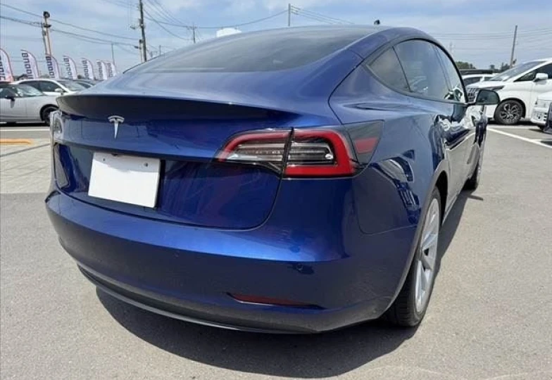 Tesla Model 3 Синий