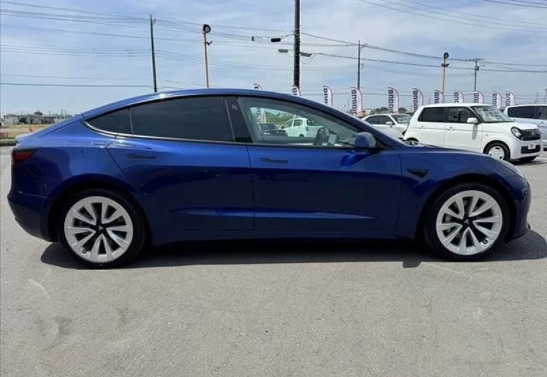 Tesla Model 3 Синий