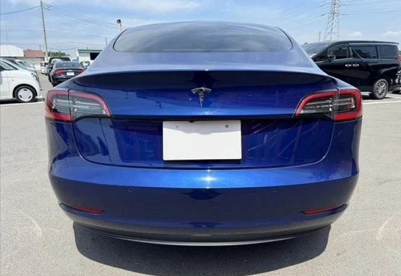 Tesla Model 3 Синий