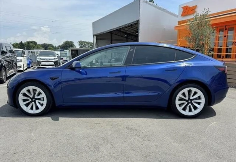 Tesla Model 3 Синий