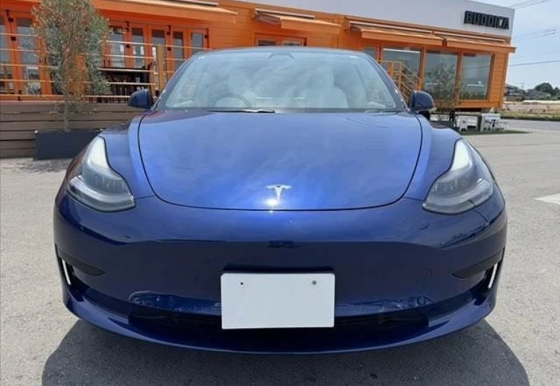 Tesla Model 3 Синий