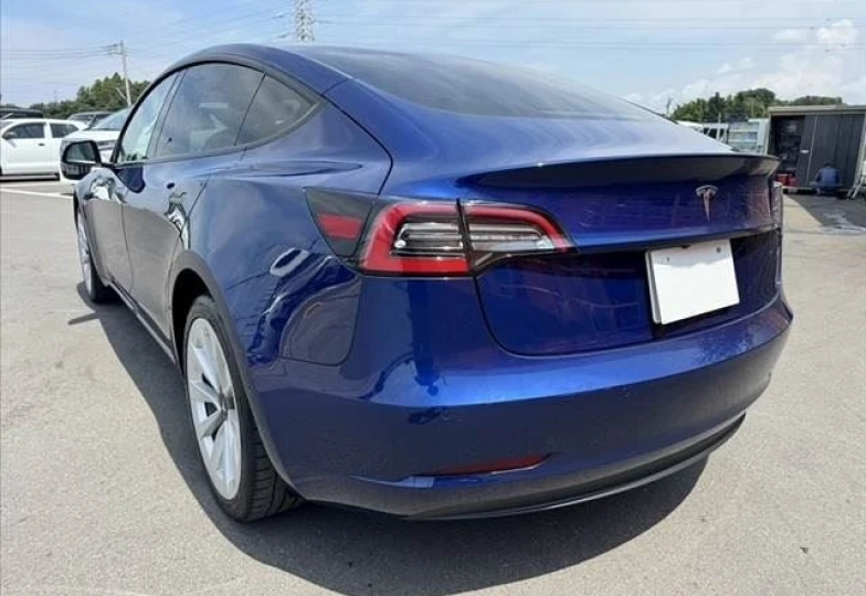 Tesla Model 3 Синий