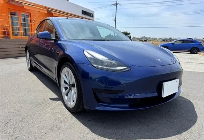 Tesla Model 3 Синий