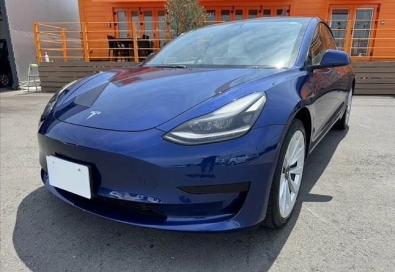 Tesla Model 3 Синий