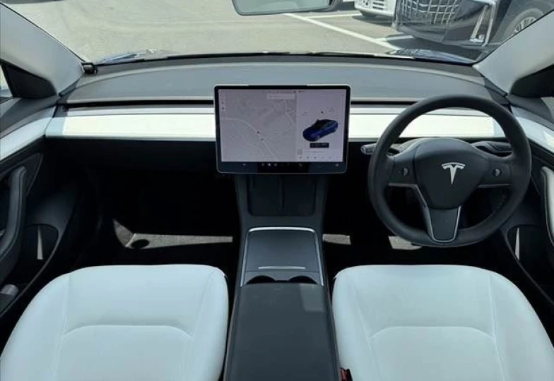 Tesla Model 3 Синий