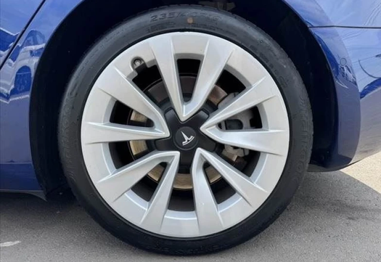 Tesla Model 3 Синий