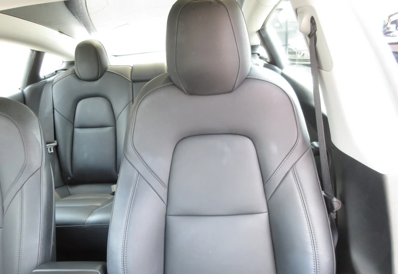 Tesla Model 3 Черный