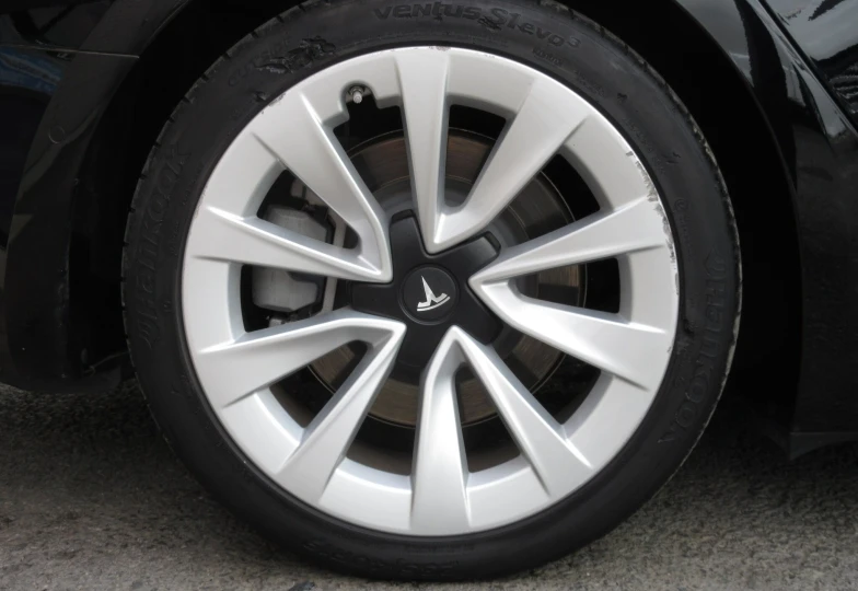 Tesla Model 3 Черный