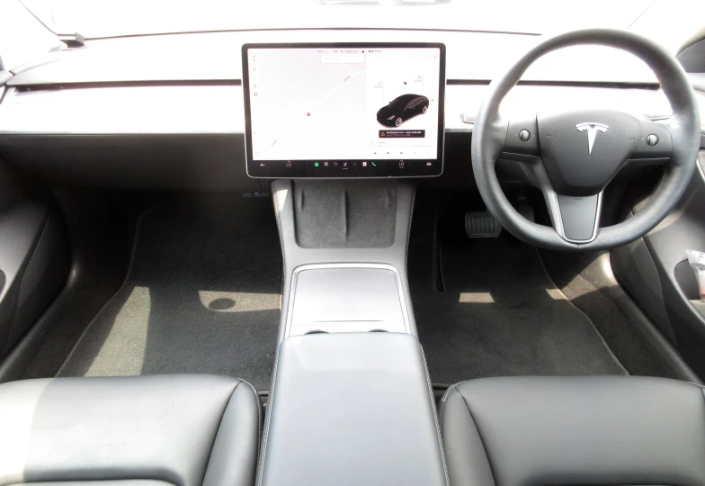 Tesla Model 3 Черный