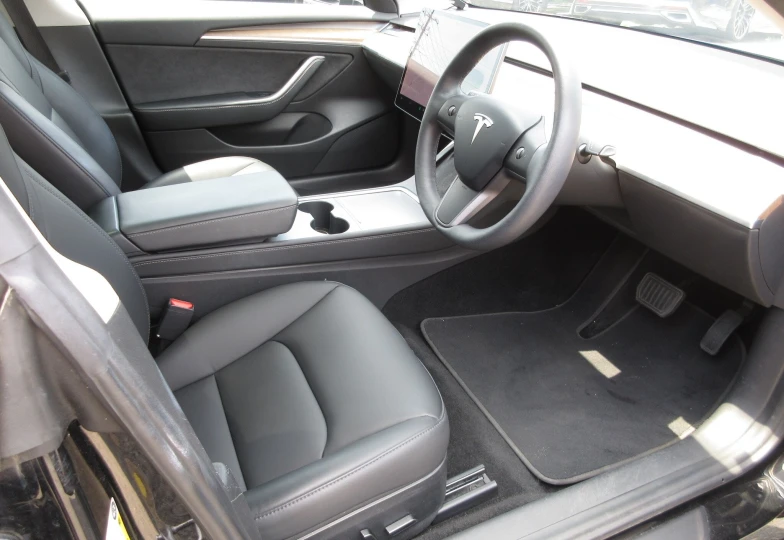 Tesla Model 3 Черный