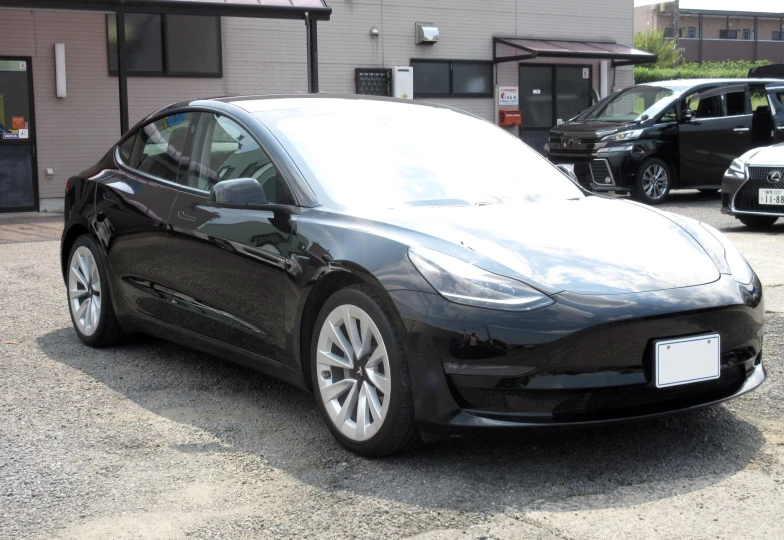 Tesla Model 3 Черный