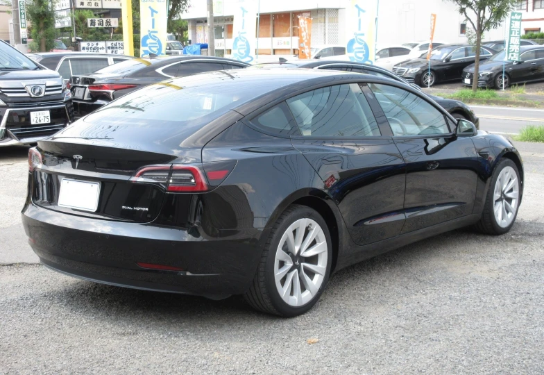 Tesla Model 3 Черный