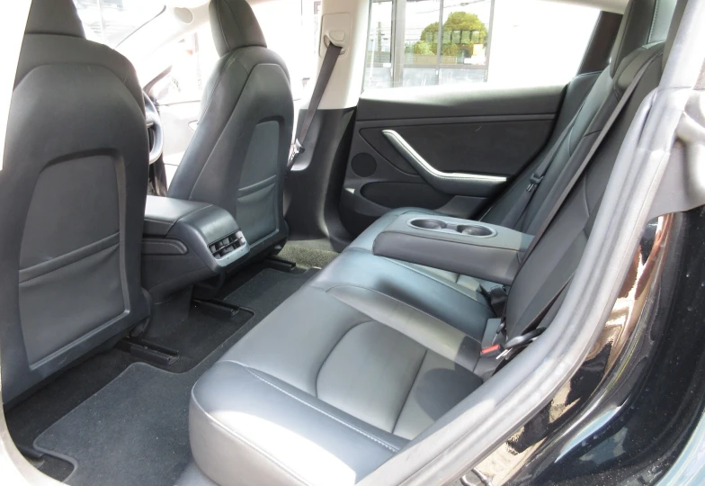 Tesla Model 3 Черный