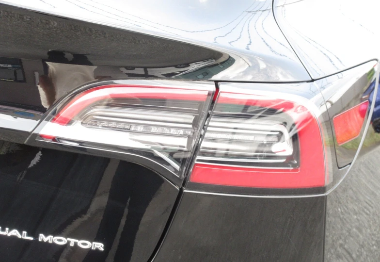 Tesla Model 3 Черный