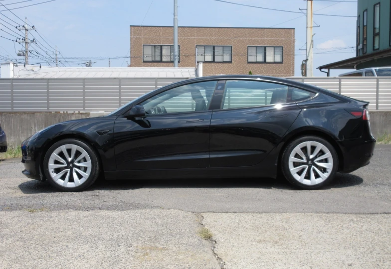 Tesla Model 3 Черный