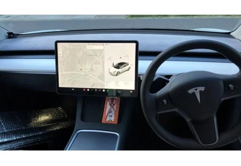 Tesla Model 3 Белый