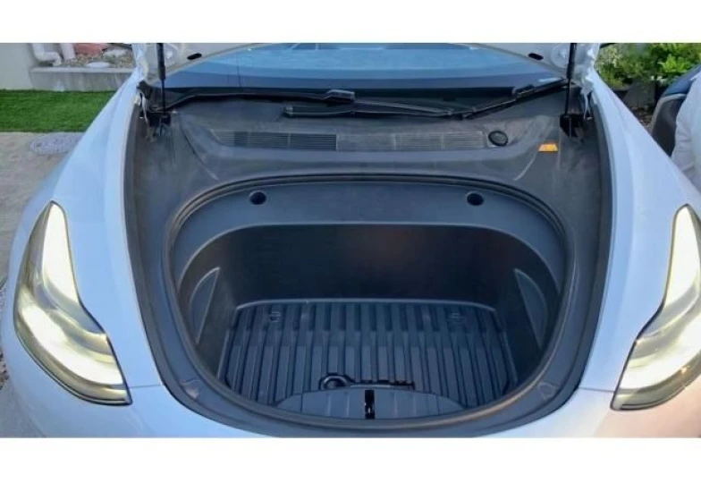 Tesla Model 3 Белый