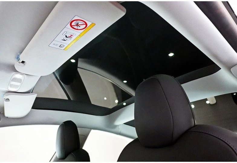 Tesla Model 3 Красный