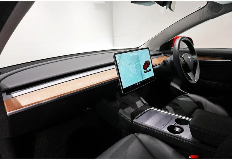 Tesla Model 3 Красный