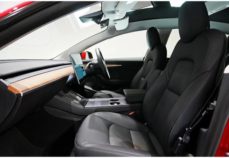 Tesla Model 3 Красный