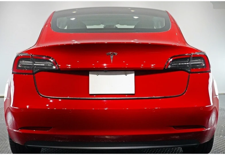 Tesla Model 3 Красный