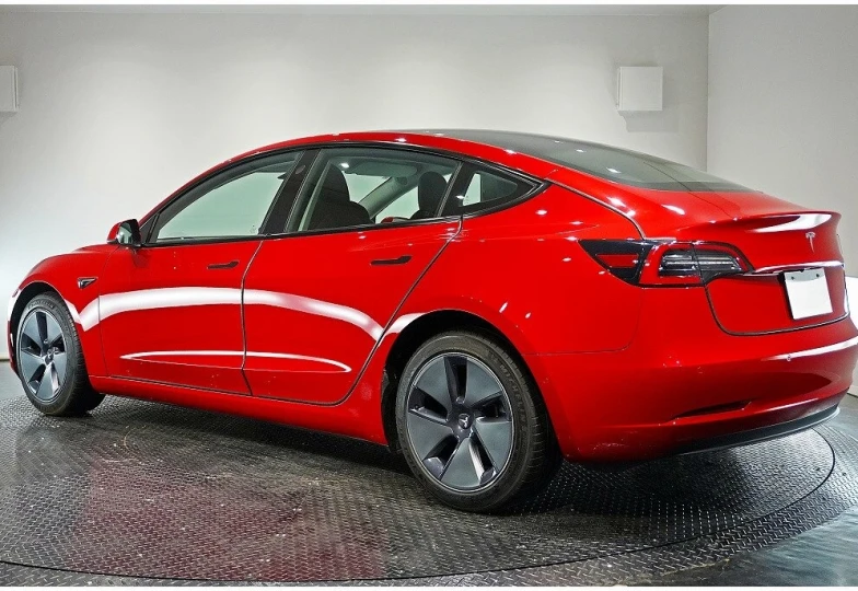 Tesla Model 3 Красный