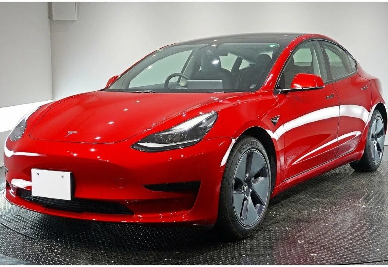 Tesla Model 3 Красный