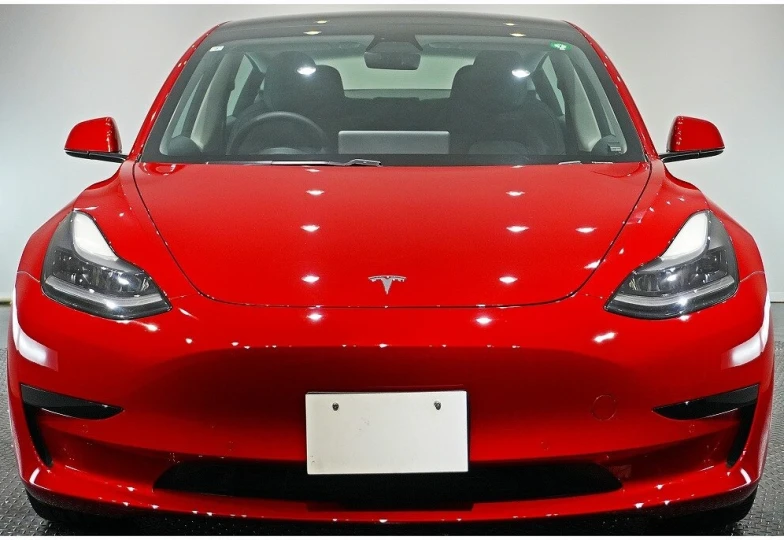 Tesla Model 3 Красный