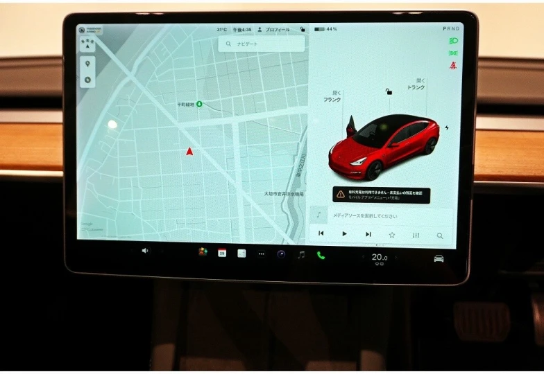 Tesla Model 3 Красный