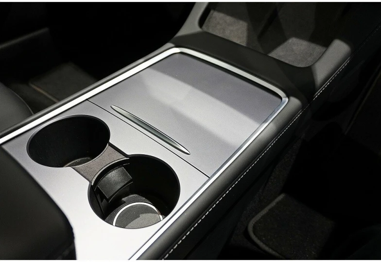 Tesla Model 3 Красный