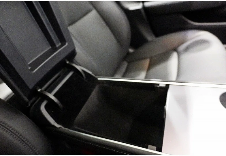 Tesla Model 3 Красный