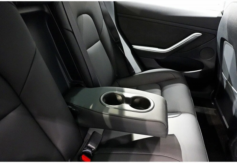 Tesla Model 3 Красный