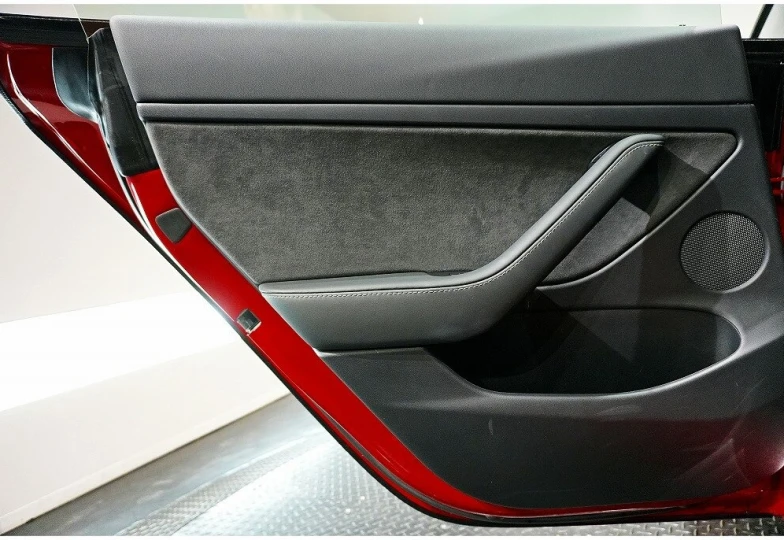 Tesla Model 3 Красный