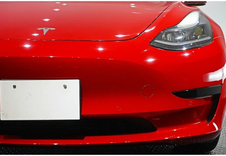 Tesla Model 3 Красный